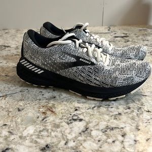 Brooks Adrenaline 21 7.5